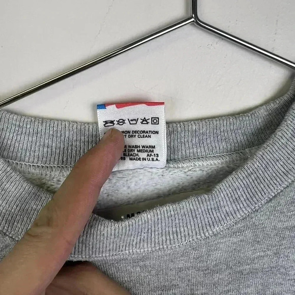 Vintage 80s Fruit of the Loom Retro Weekend Bear Sweatshirt - Picture 5 of 5